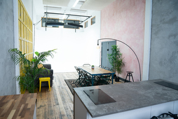 Crixus Warehouse Kitchen & Cove, Picture 02